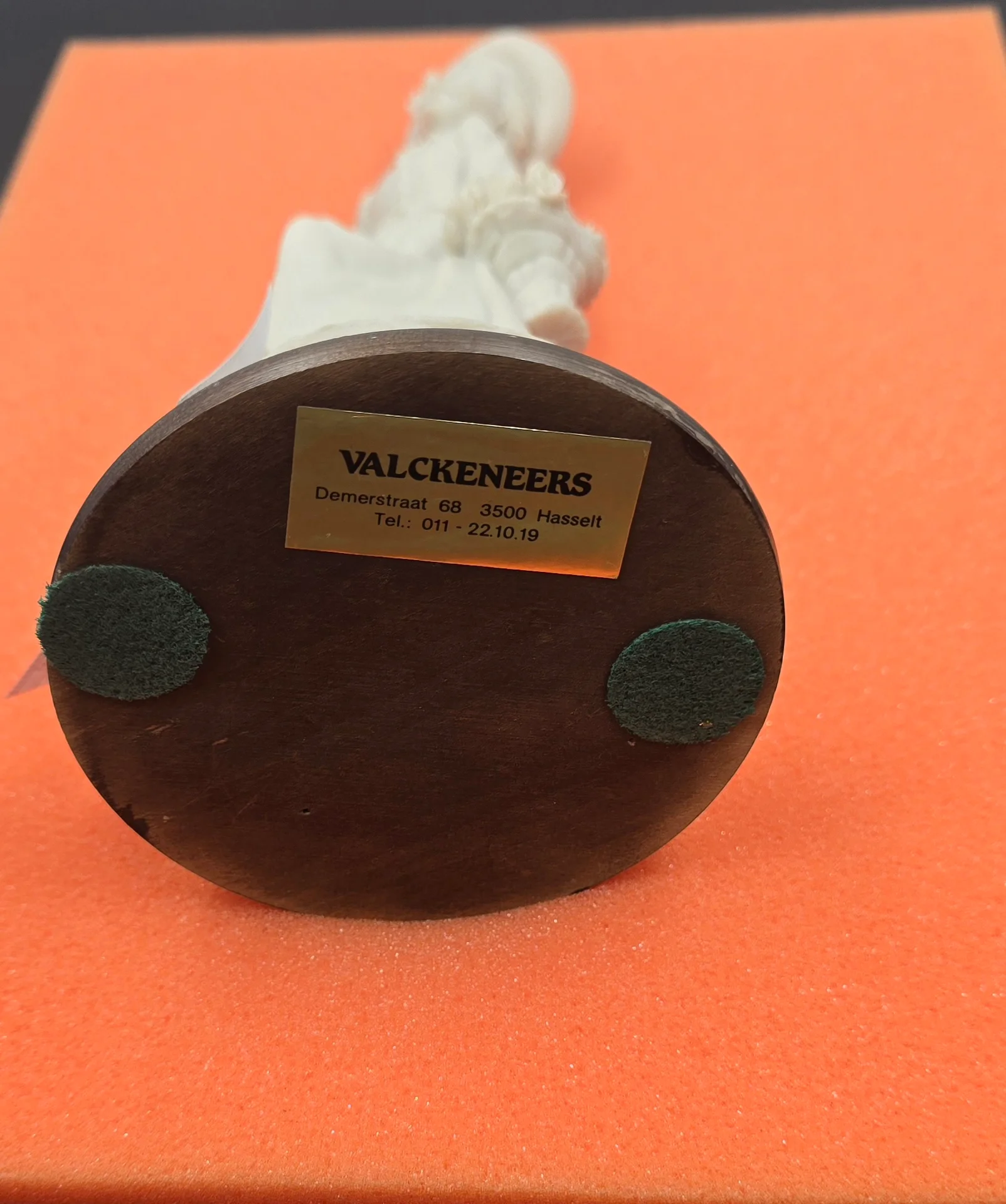 Статуэтка "Девушка с корзинкой" — миниатюра 2