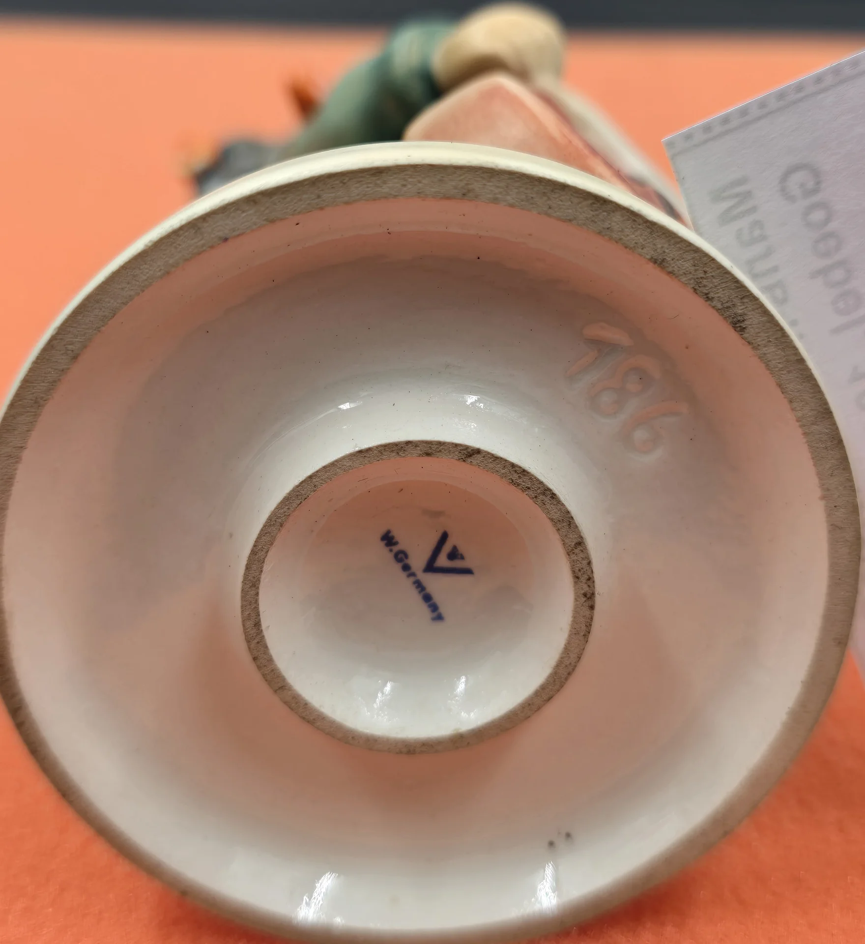 Статуэтка "Мальчик с контрабасом" — миниатюра 2