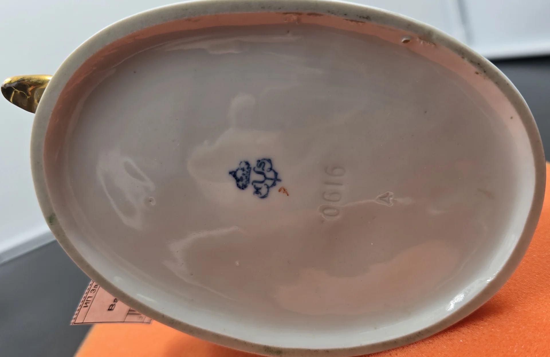 Статуэтка "Дама с кольцом" — миниатюра 2