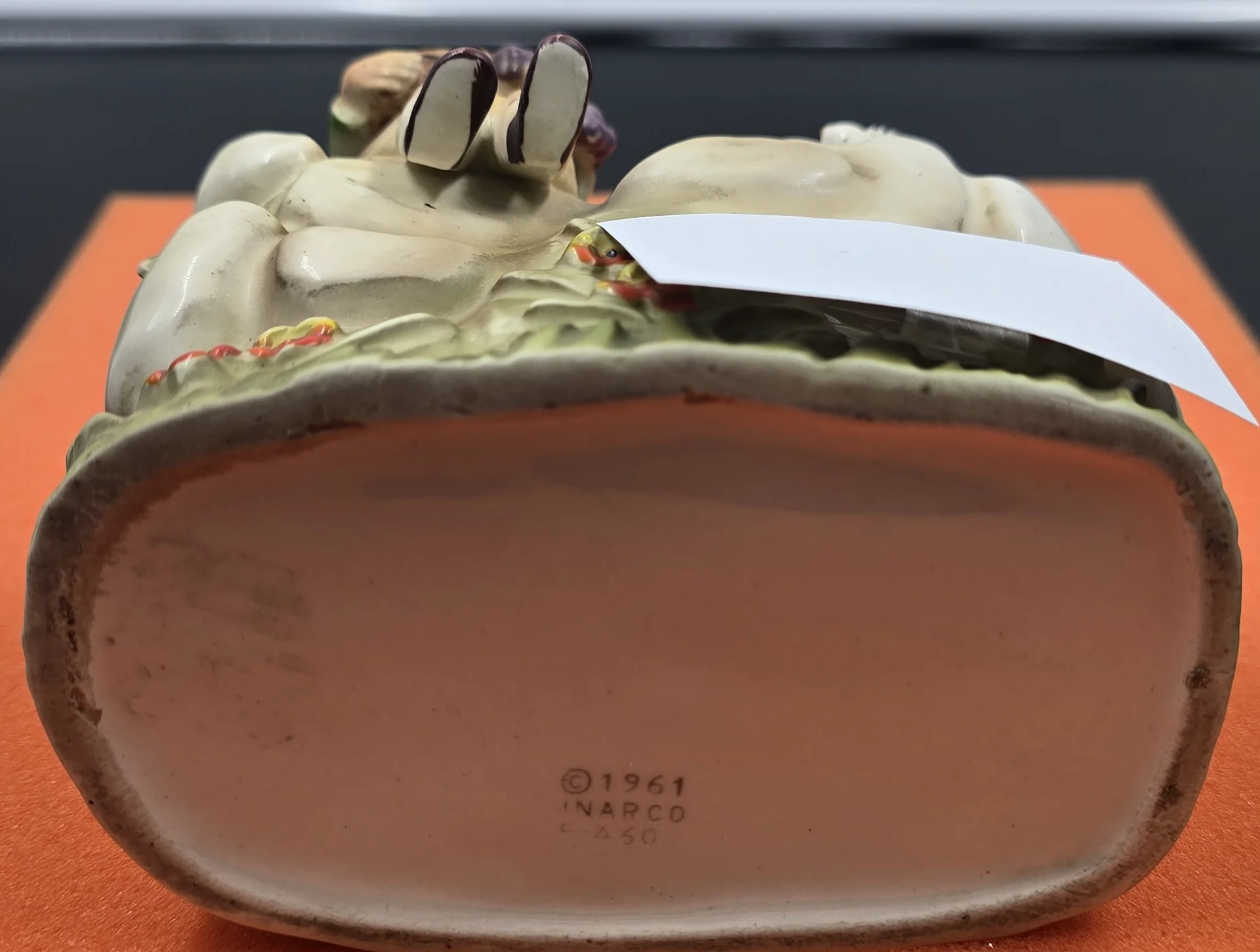 Статуэтка "Девочка с виноградом" — миниатюра 2