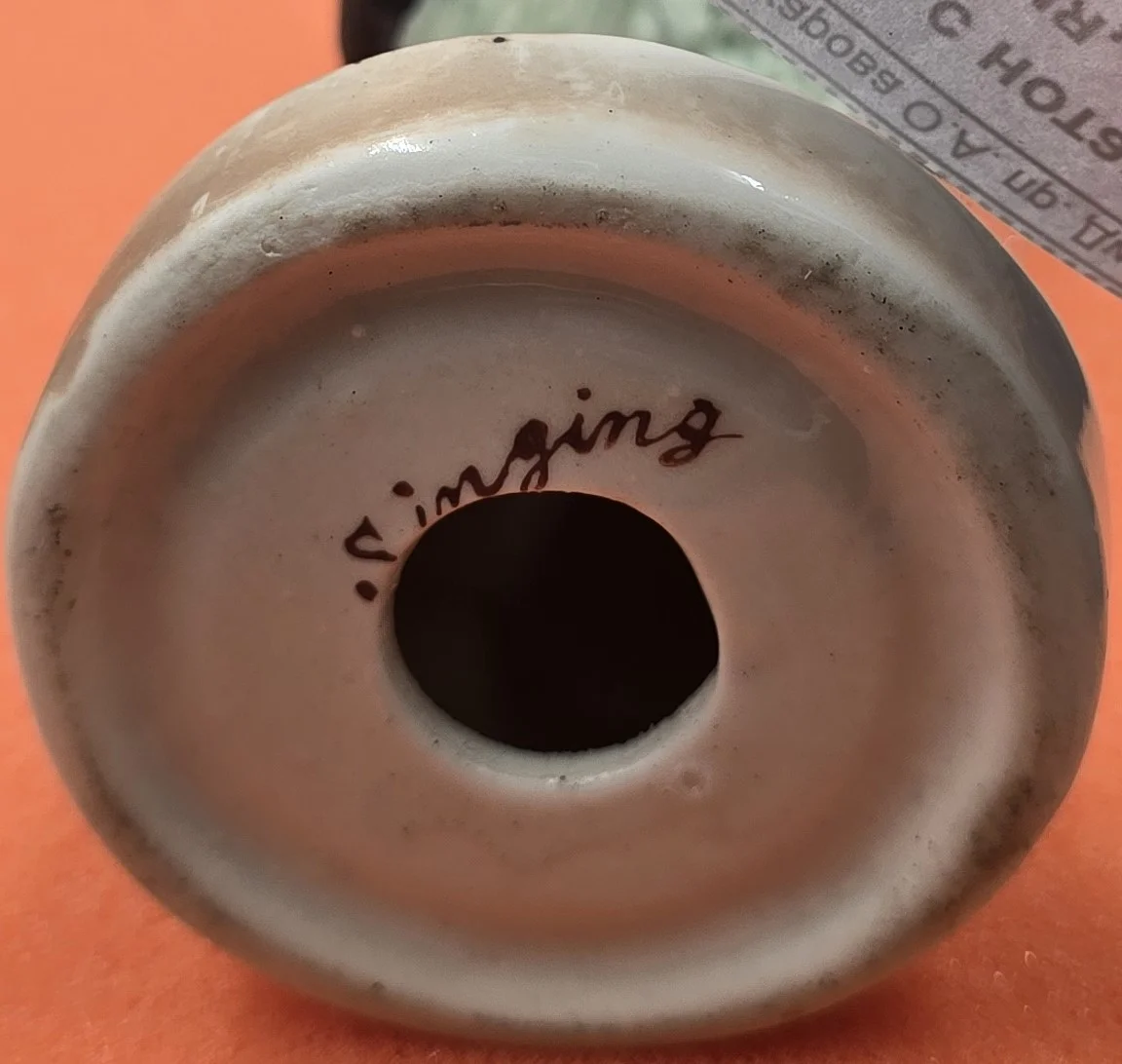 Статуэтка "Мальчик с нотами" — миниатюра 2