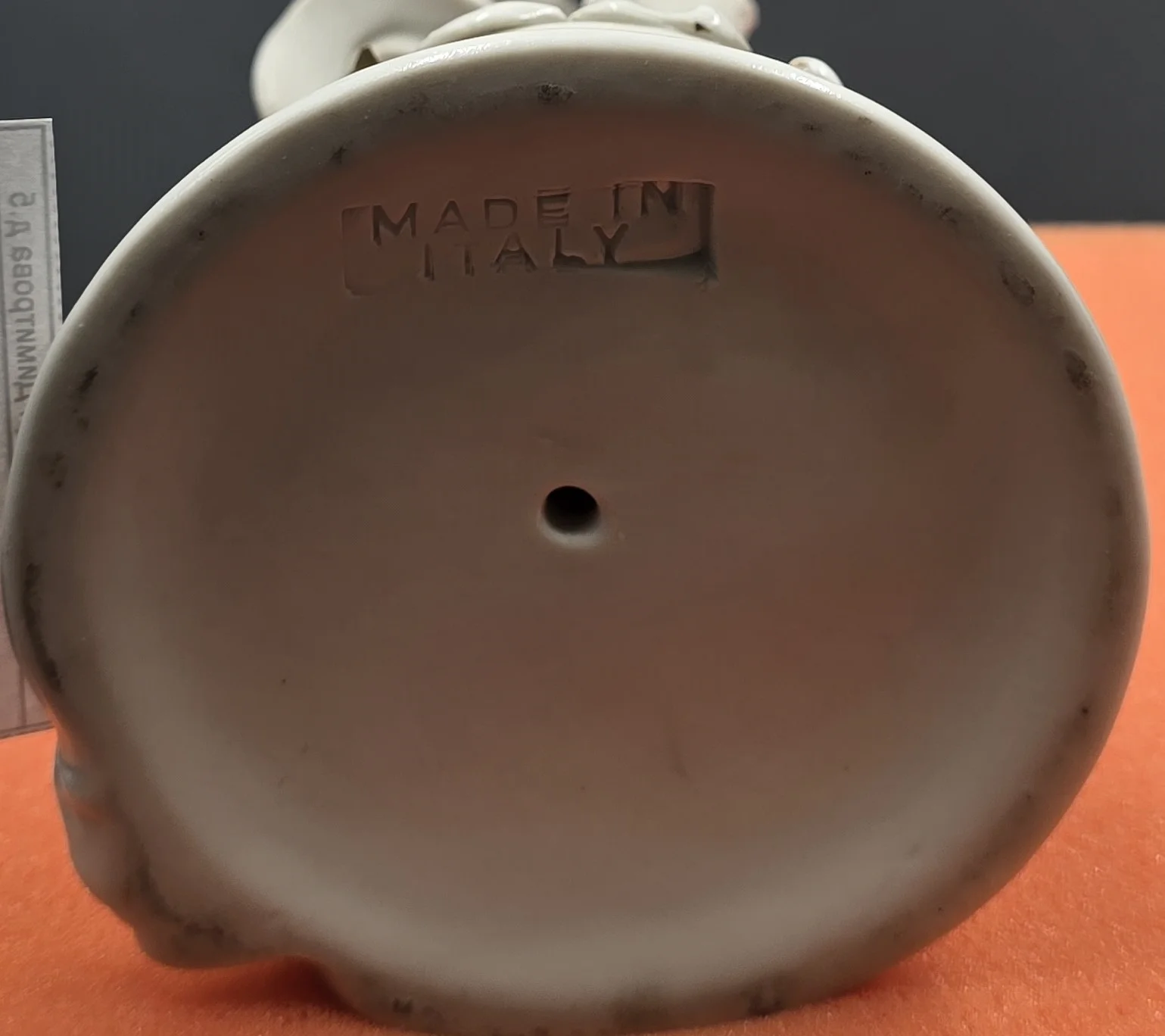 Статуэтка "Девочка с яблоками" — миниатюра 2