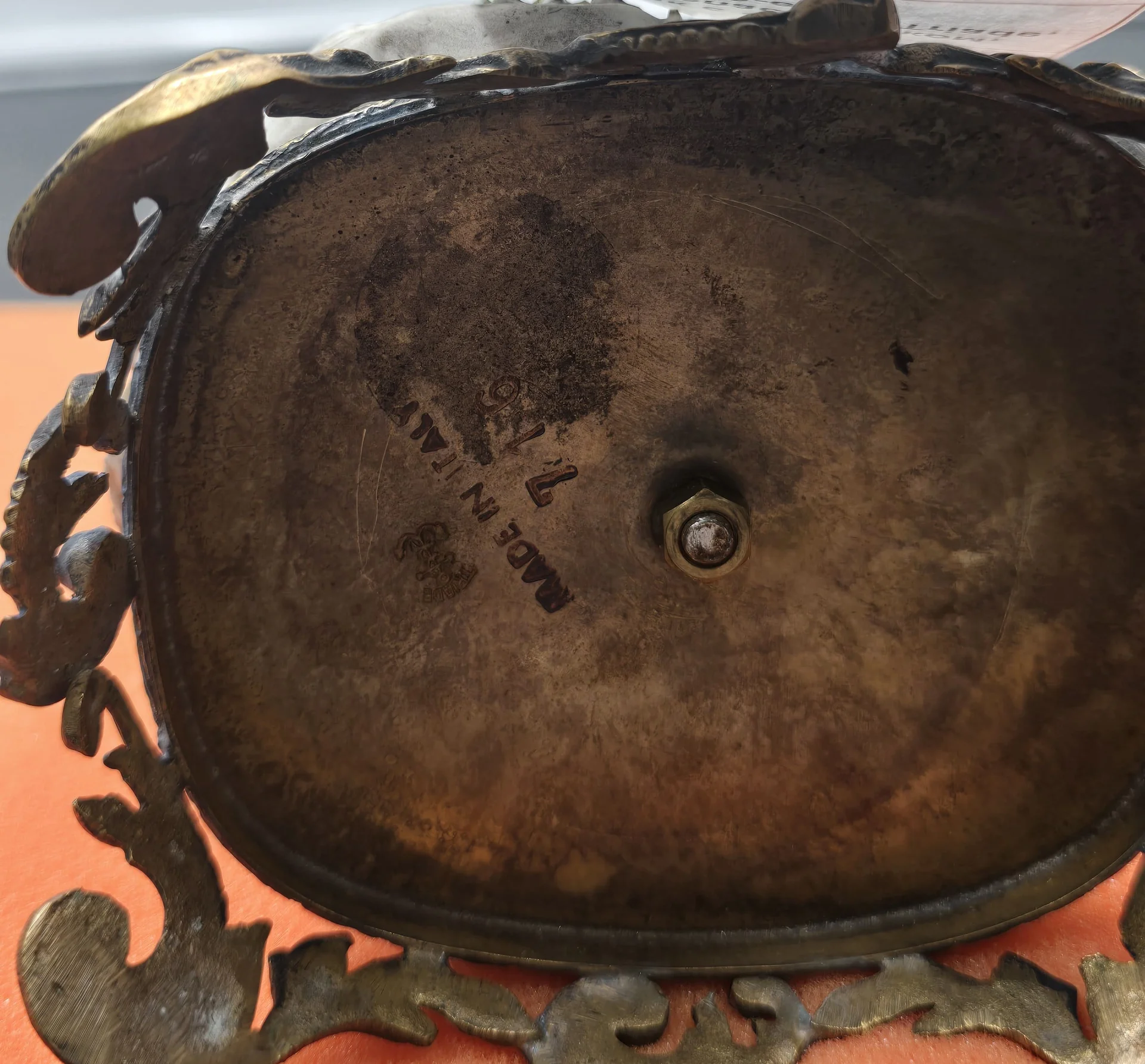 Статуэтка "Мальчик с сундучком" — миниатюра 2