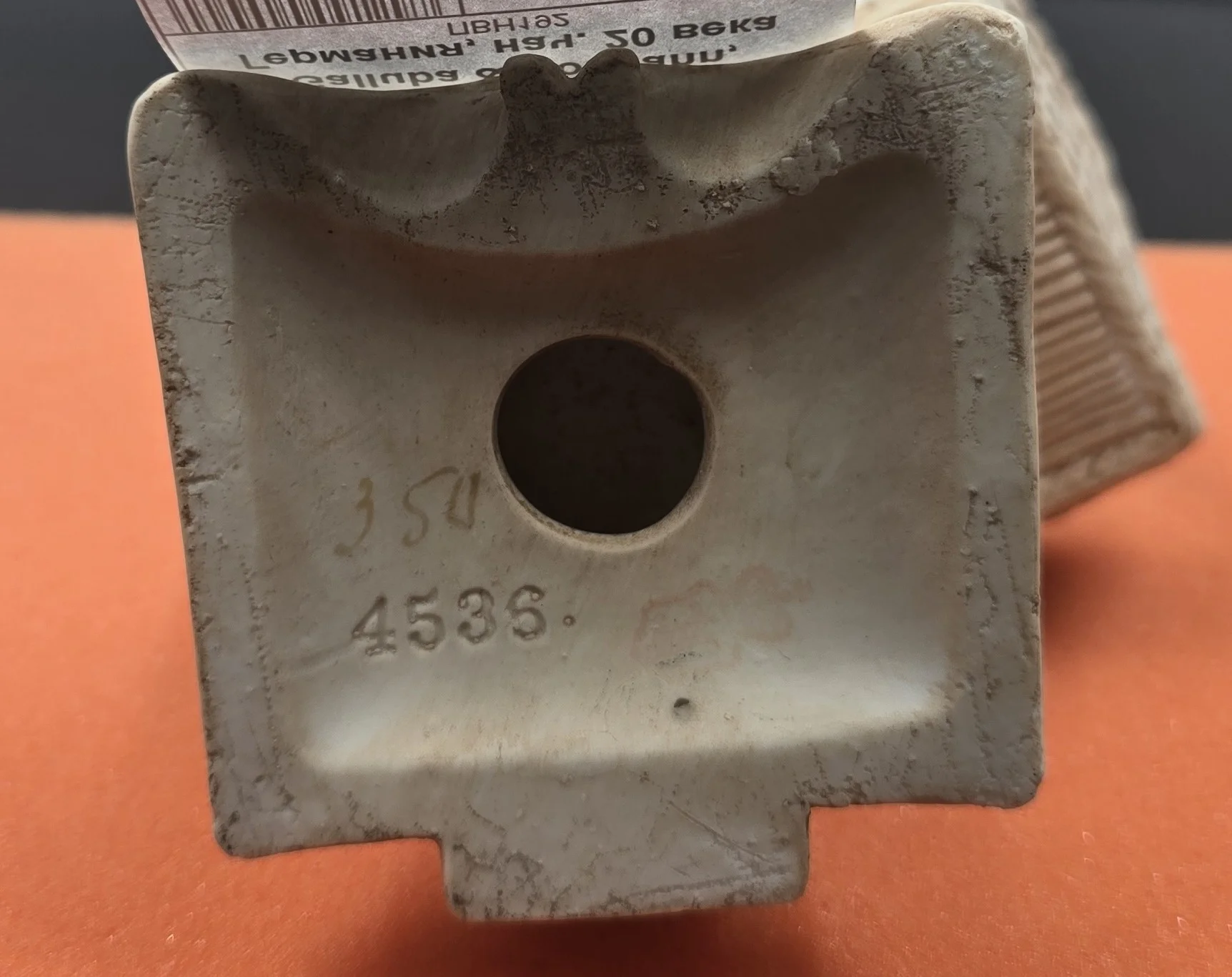 Статуэтка "Мальчик с корзинкой" — миниатюра 2