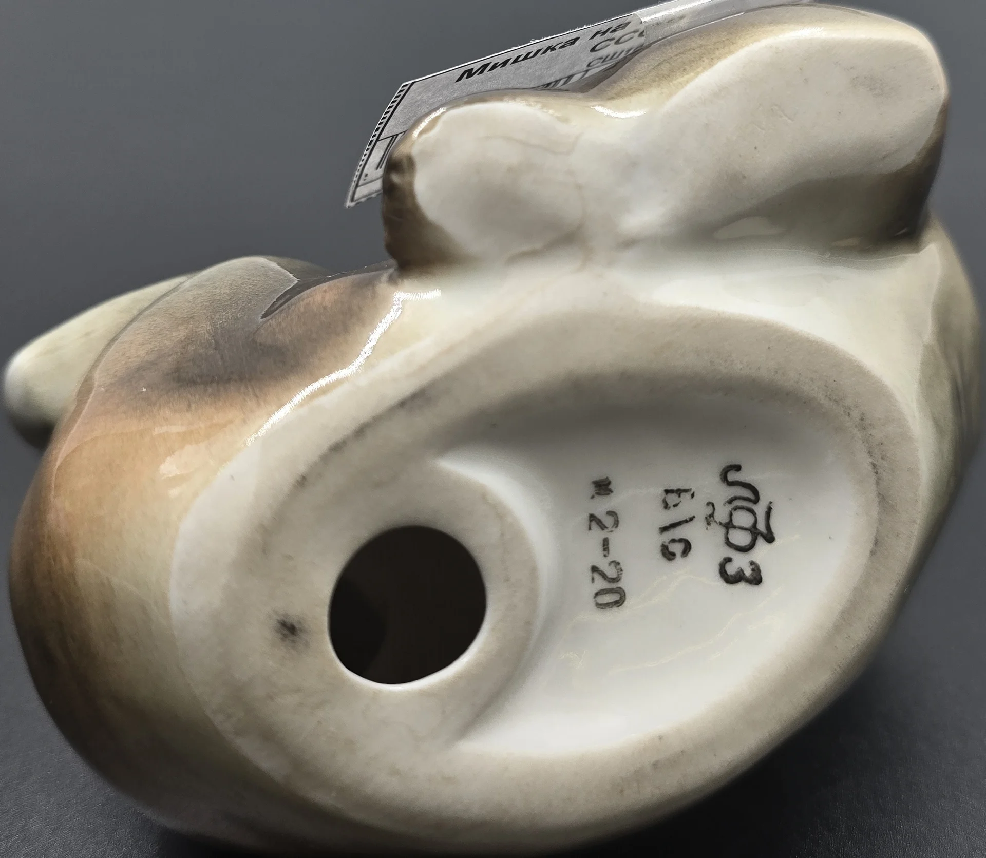 Статуэтка "Мишка на спине" — миниатюра 2