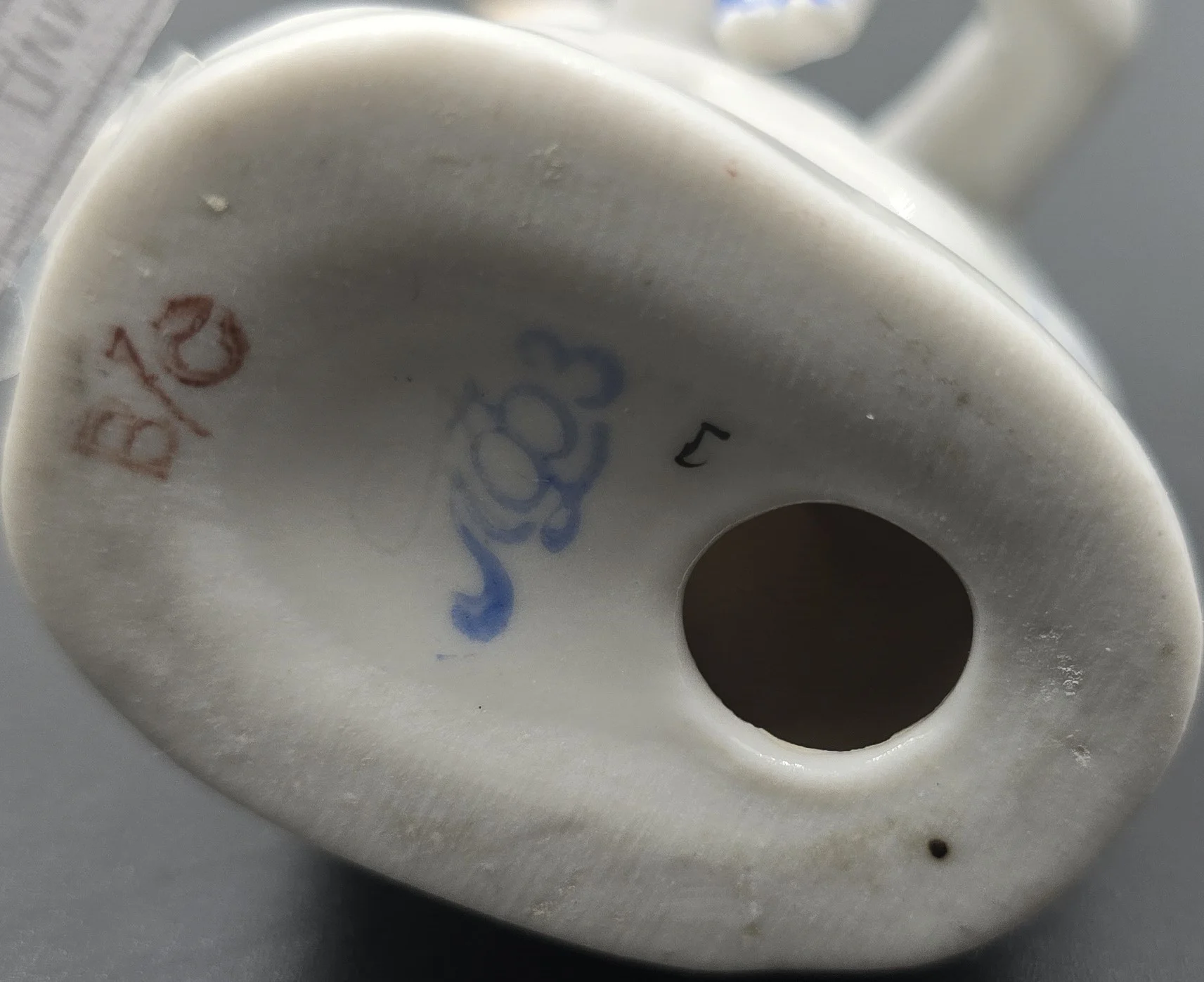 Статуэтка "Мальчик с рыбкой №2" — миниатюра 2