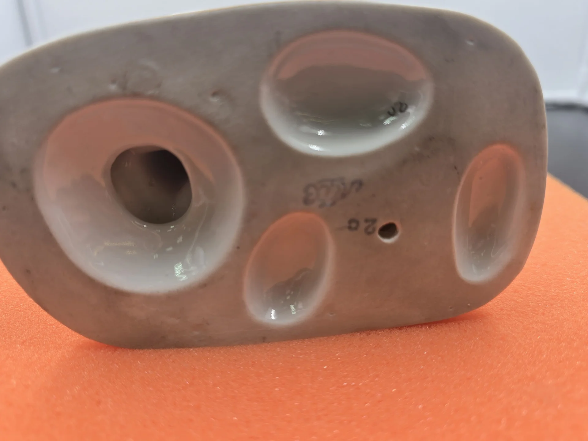 Статуэтка Пушкин за столом, ЛФЗ — миниатюра 2