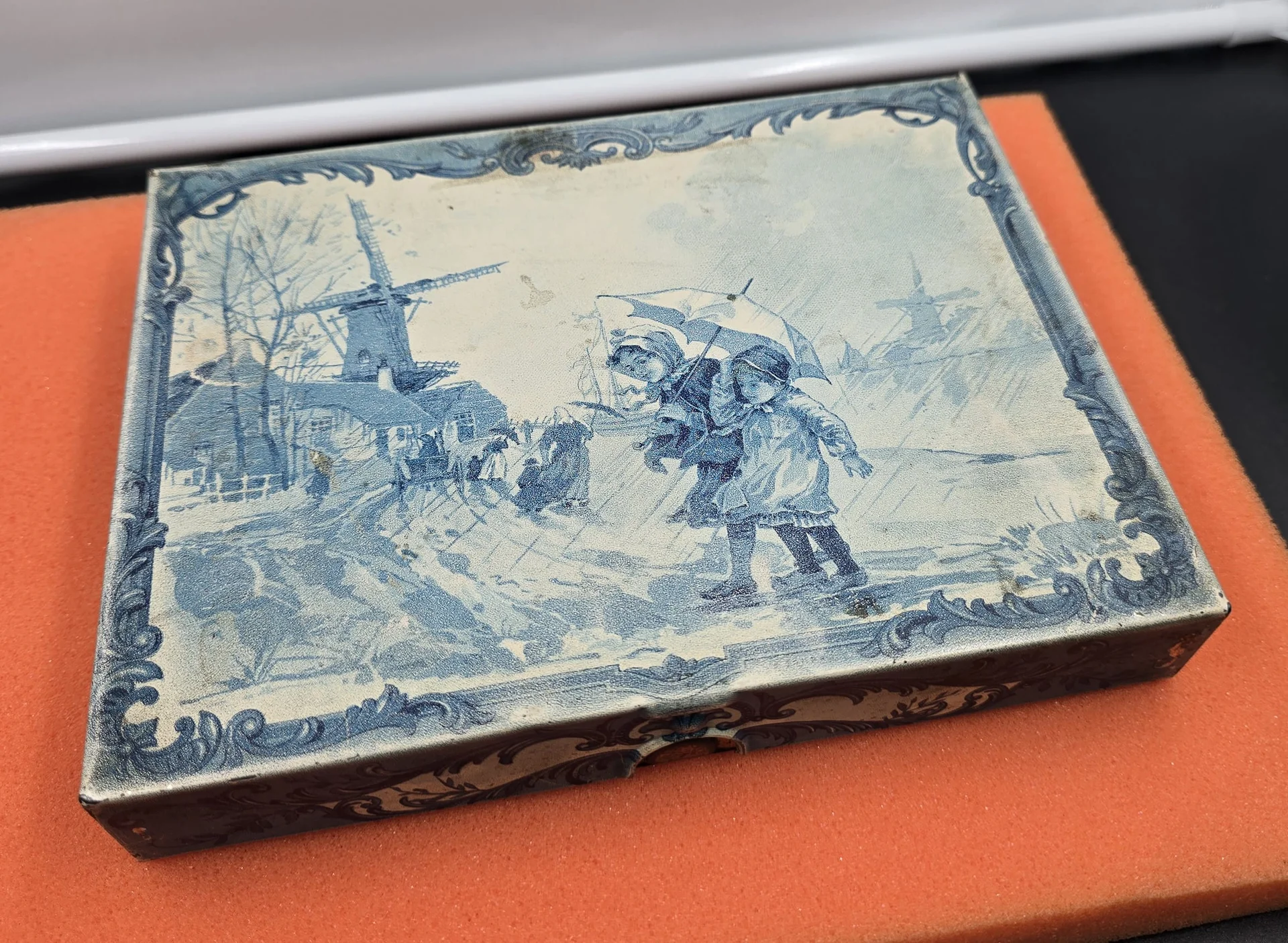 Коробка от сладостей,  Фабрика "Эйнемъ" в Москве, до 1917 г. — миниатюра 2