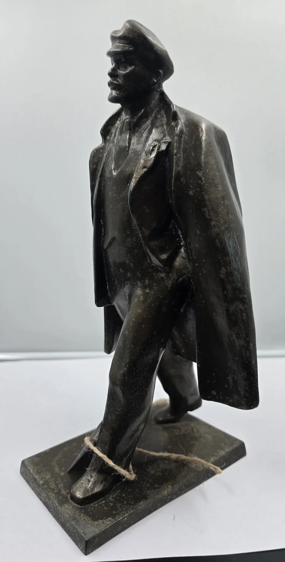 Кабинетная скульптура ''Шагающий Ленин", силумин, СССР — миниатюра 2